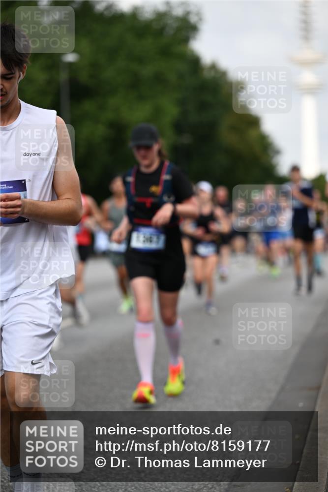 29.06.2025 - hella hamburg halbmarathon Dr. Thomas Lammeyer http://msf.ph/oto/8159177 29.06.2025 10:08:28 Kennedybrücke 1032, 1161, 1355, 1367, 1377, 1674, 2979, 3413, 3488, 4488, 4904, 5354, 5363, 5365, 5976, 6706, 6709, 10213, 10756, 10962 meine-sportfotos.de