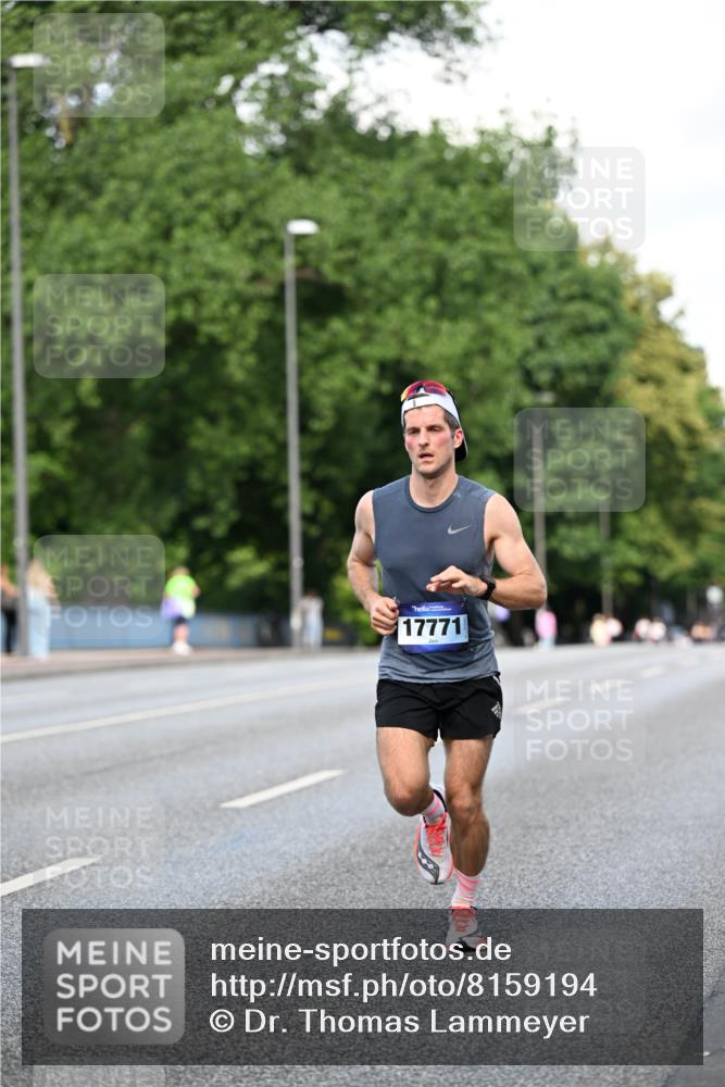 29.06.2025 - hella hamburg halbmarathon Dr. Thomas Lammeyer http://msf.ph/oto/8159194 29.06.2025 09:43:52 Kennedybrücke 5253, 6816, 9475 meine-sportfotos.de