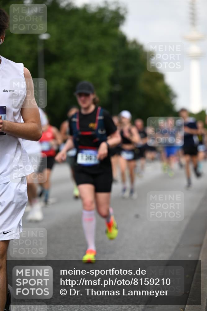 29.06.2025 - hella hamburg halbmarathon Dr. Thomas Lammeyer http://msf.ph/oto/8159210 29.06.2025 10:08:28 Kennedybrücke 1032, 1161, 1355, 1367, 1377, 1674, 2979, 3413, 3488, 4488, 4904, 5354, 5363, 5365, 5976, 6706, 6709, 10213, 10756, 10962 meine-sportfotos.de