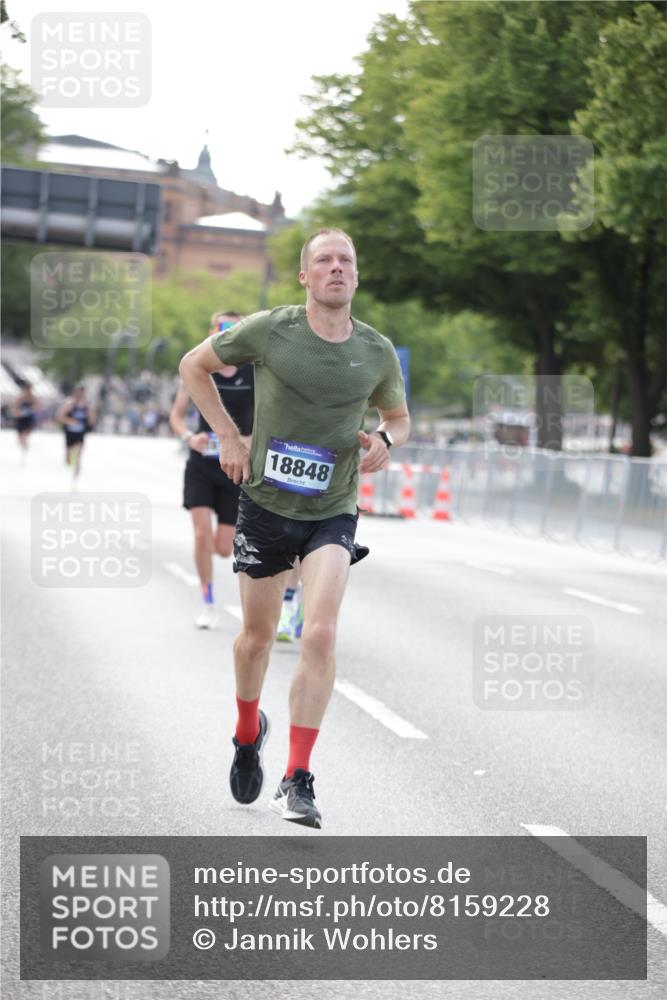 29.06.2025 - hella hamburg halbmarathon Jannik Wohlers http://msf.ph/oto/8159228 29.06.2025 09:39:08 Lombardsbrücke 4524, 6699, 11342, 13016, 14932, 15166, 16548, 18694, 18848, 19072, 19108 meine-sportfotos.de