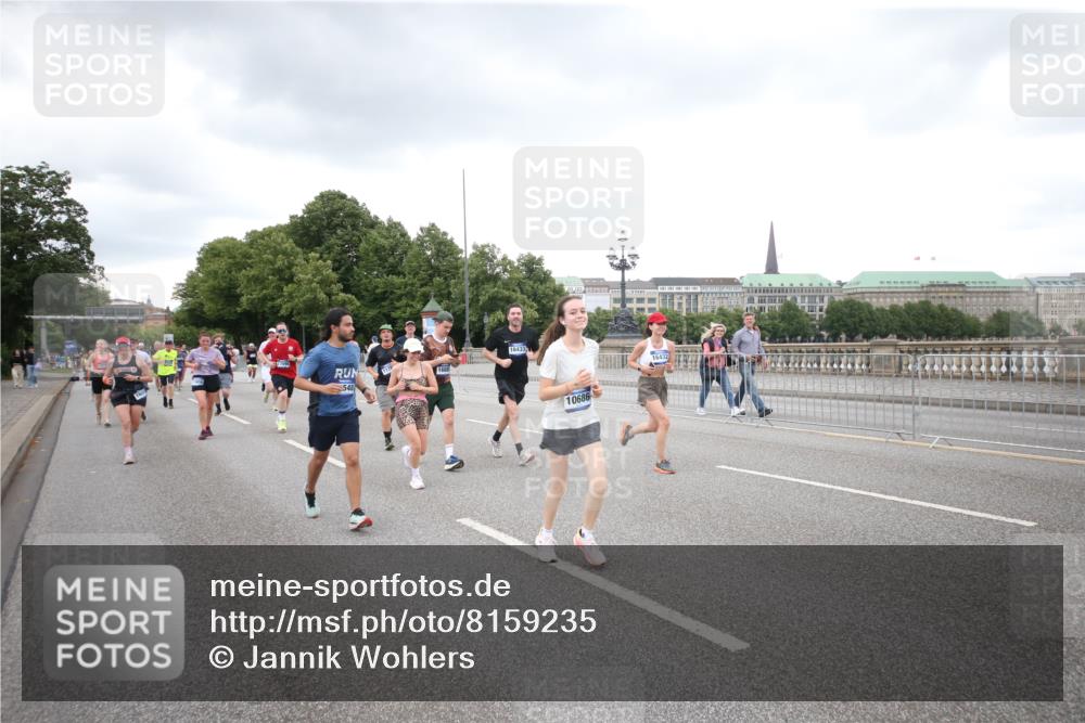 29.06.2025 - hella hamburg halbmarathon Jannik Wohlers http://msf.ph/oto/8159235 29.06.2025 10:54:41 Lombardsbrücke 1013, 2090, 2452, 3002, 3274, 4039, 4191, 4192, 5392, 5727, 6395, 6396, 6839, 6944, 7219, 7238, 7766, 8403, 8519, 9596, 10109, 10458, 10686, 11737, 11788, 11908, 12147, 12148, 13548, 13979, 13980, 14515, 14651, 15581, 15782, 15843, 16057, 16432, 16433, 16637, 16664, 16665, 17090, 18372, 19199 meine-sportfotos.de
