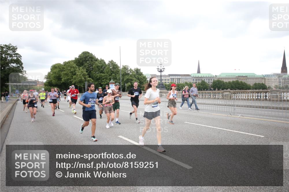 29.06.2025 - hella hamburg halbmarathon Jannik Wohlers http://msf.ph/oto/8159251 29.06.2025 10:54:41 Lombardsbrücke 1013, 2090, 2452, 3002, 3274, 4039, 4191, 4192, 5392, 5727, 6395, 6396, 6839, 6944, 7219, 7238, 7766, 8403, 8519, 9596, 10109, 10458, 10686, 11737, 11788, 11908, 12147, 12148, 13548, 13979, 13980, 14515, 14651, 15581, 15782, 15843, 16057, 16432, 16433, 16637, 16664, 16665, 17090, 18372, 19199 meine-sportfotos.de