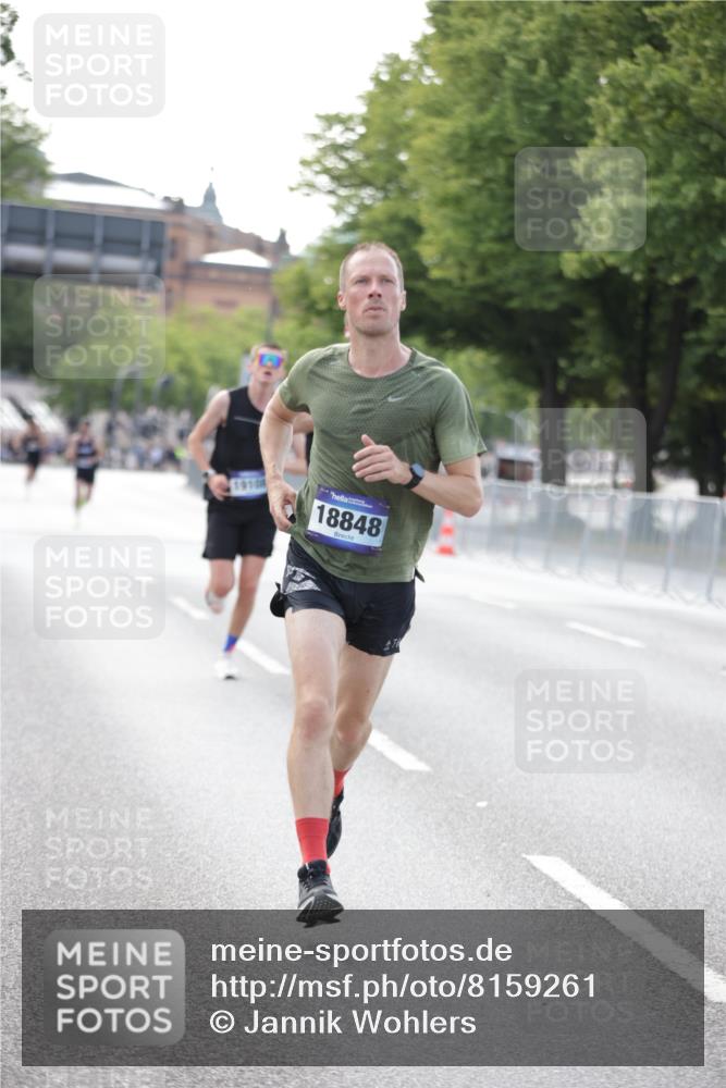 29.06.2025 - hella hamburg halbmarathon Jannik Wohlers http://msf.ph/oto/8159261 29.06.2025 09:39:08 Lombardsbrücke 4524, 6699, 11342, 13016, 14932, 15166, 16548, 18694, 18848, 19072, 19108 meine-sportfotos.de