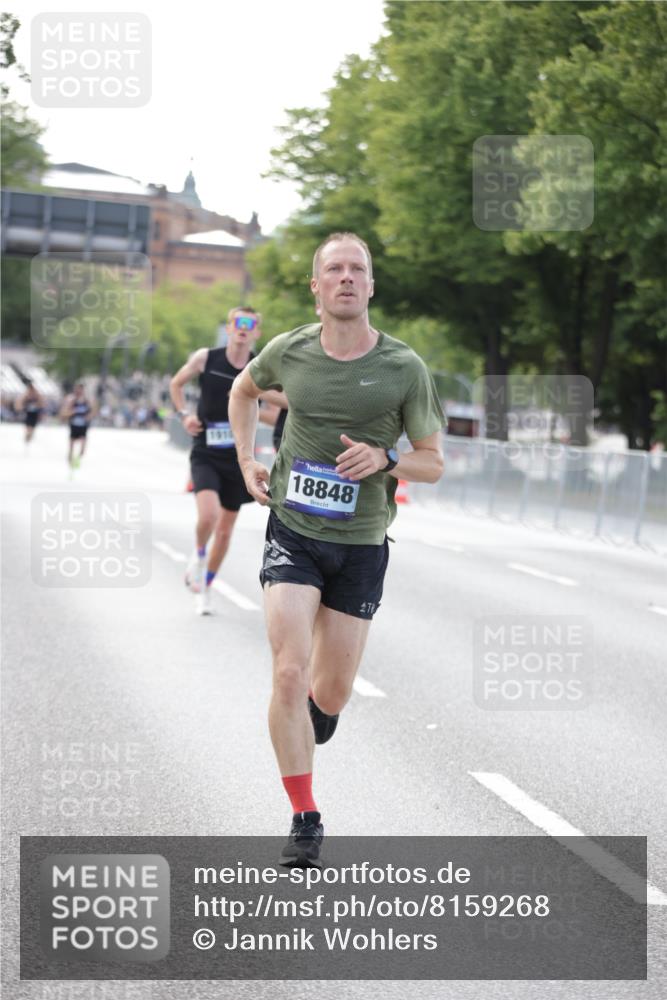 29.06.2025 - hella hamburg halbmarathon Jannik Wohlers http://msf.ph/oto/8159268 29.06.2025 09:39:08 Lombardsbrücke 4524, 6699, 11342, 13016, 14932, 15166, 16548, 18694, 18848, 19072, 19108 meine-sportfotos.de