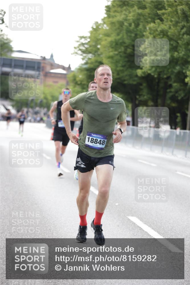 29.06.2025 - hella hamburg halbmarathon Jannik Wohlers http://msf.ph/oto/8159282 29.06.2025 09:39:09 Lombardsbrücke 4524, 6699, 11342, 13016, 14932, 15166, 16548, 18694, 18848, 19072, 19108 meine-sportfotos.de
