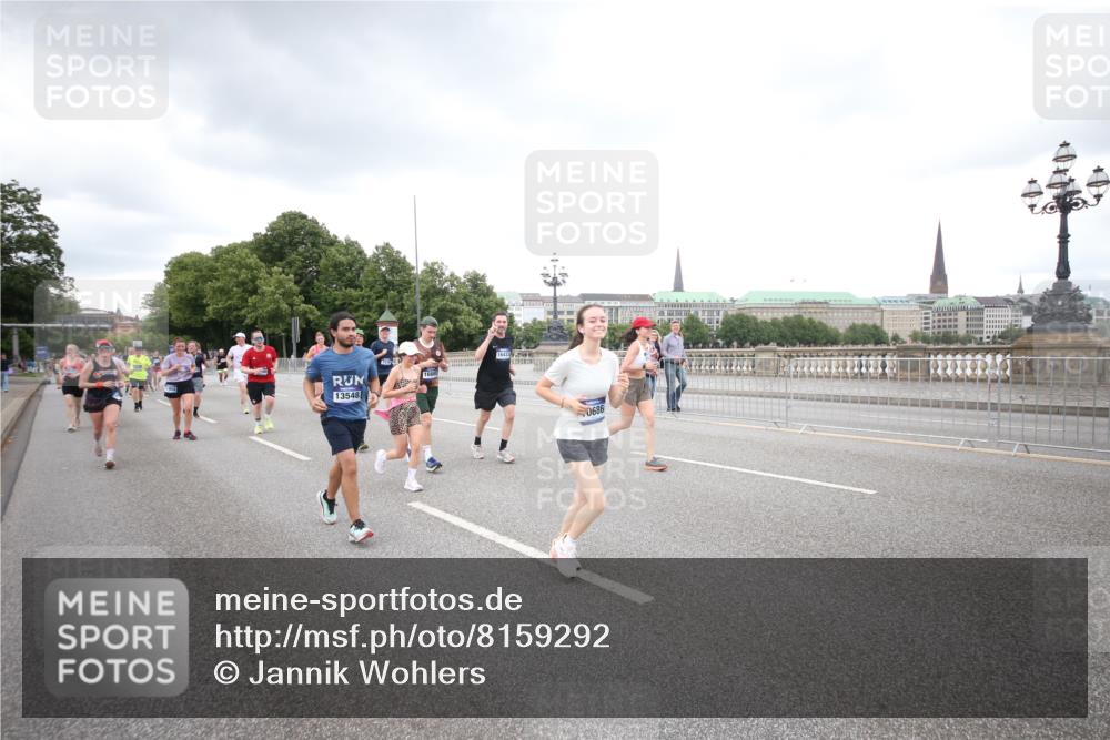 29.06.2025 - hella hamburg halbmarathon Jannik Wohlers http://msf.ph/oto/8159292 29.06.2025 10:54:41 Lombardsbrücke 1013, 2090, 2452, 3002, 3274, 4039, 4191, 4192, 5392, 5727, 6395, 6396, 6839, 6944, 7219, 7238, 7766, 8403, 8519, 9596, 10109, 10458, 10686, 11737, 11788, 11908, 12147, 12148, 13548, 13979, 13980, 14515, 14651, 15581, 15782, 15843, 16057, 16432, 16433, 16637, 16664, 16665, 17090, 18372, 19199 meine-sportfotos.de