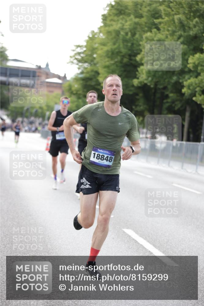 29.06.2025 - hella hamburg halbmarathon Jannik Wohlers http://msf.ph/oto/8159299 29.06.2025 09:39:09 Lombardsbrücke 4524, 6699, 11342, 13016, 14932, 15166, 16548, 18694, 18848, 19072, 19108 meine-sportfotos.de