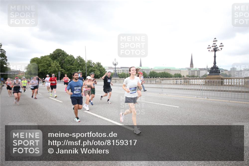 29.06.2025 - hella hamburg halbmarathon Jannik Wohlers http://msf.ph/oto/8159317 29.06.2025 10:54:41 Lombardsbrücke 1013, 2090, 2452, 3002, 3274, 4039, 4191, 4192, 5392, 5727, 6395, 6396, 6839, 6944, 7219, 7238, 7766, 8403, 8519, 9596, 10109, 10458, 10686, 11737, 11788, 11908, 12147, 12148, 13548, 13979, 13980, 14515, 14651, 15581, 15782, 15843, 16057, 16432, 16433, 16637, 16664, 16665, 17090, 18372, 19199 meine-sportfotos.de