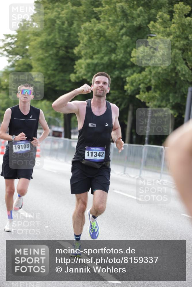 29.06.2025 - hella hamburg halbmarathon Jannik Wohlers http://msf.ph/oto/8159337 29.06.2025 09:39:10 Lombardsbrücke 4524, 6699, 11342, 13016, 14932, 15166, 16548, 18694, 18848, 19072, 19108 meine-sportfotos.de