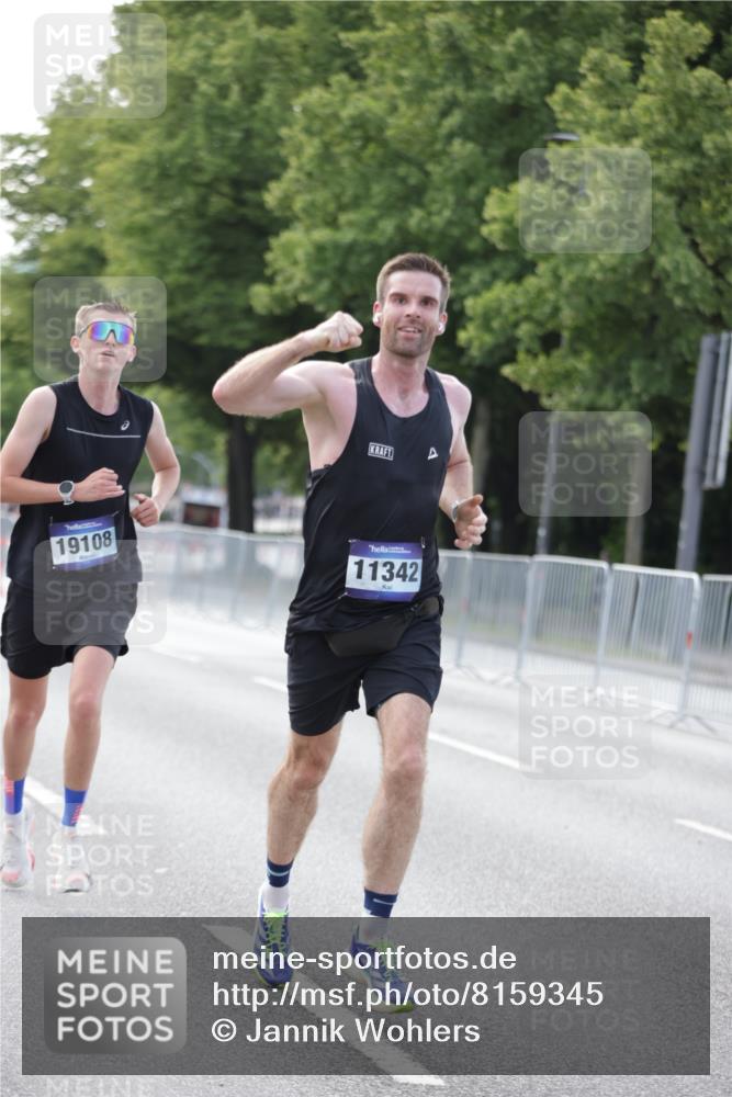 29.06.2025 - hella hamburg halbmarathon Jannik Wohlers http://msf.ph/oto/8159345 29.06.2025 09:39:10 Lombardsbrücke 4524, 6699, 11342, 13016, 14932, 15166, 16548, 18694, 18848, 19072, 19108 meine-sportfotos.de