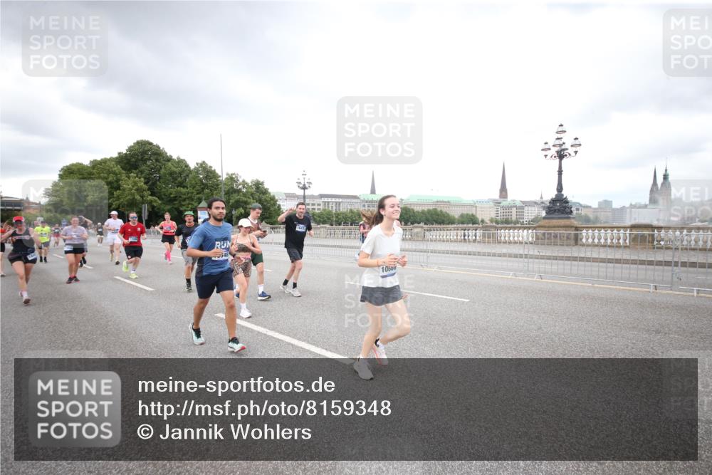 29.06.2025 - hella hamburg halbmarathon Jannik Wohlers http://msf.ph/oto/8159348 29.06.2025 10:54:41 Lombardsbrücke 1013, 2090, 2452, 3002, 3274, 4039, 4191, 4192, 5392, 5727, 6395, 6396, 6839, 6944, 7219, 7238, 7766, 8403, 8519, 9596, 10109, 10458, 10686, 11737, 11788, 11908, 12147, 12148, 13548, 13979, 13980, 14515, 14651, 15581, 15782, 15843, 16057, 16432, 16433, 16637, 16664, 16665, 17090, 18372, 19199 meine-sportfotos.de