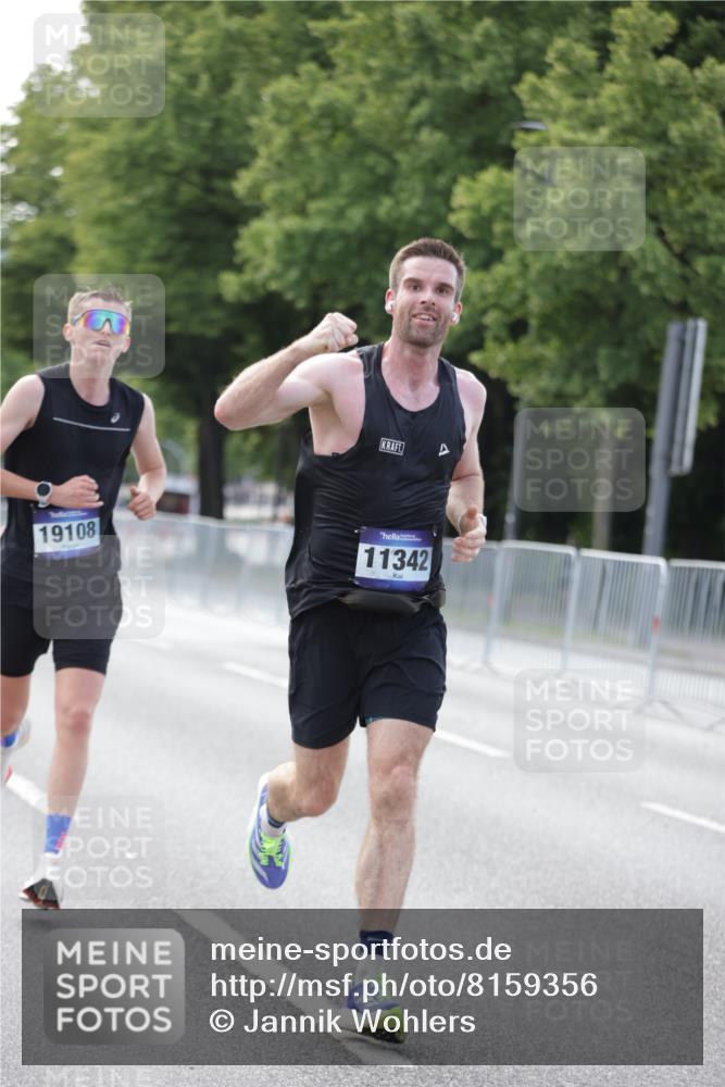 29.06.2025 - hella hamburg halbmarathon Jannik Wohlers http://msf.ph/oto/8159356 29.06.2025 09:39:10 Lombardsbrücke 4524, 6699, 11342, 13016, 14932, 15166, 16548, 18694, 18848, 19072, 19108 meine-sportfotos.de
