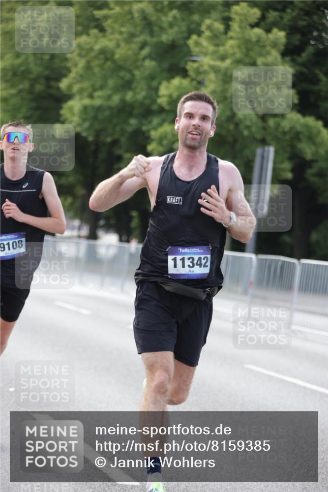 29.06.2025 - hella hamburg halbmarathon Jannik Wohlers http://msf.ph/oto/8159385 29.06.2025 09:39:11 Lombardsbrücke 51, 4524, 6699, 11342, 13016, 14932, 15166, 16548, 18694, 18848, 19108 meine-sportfotos.de