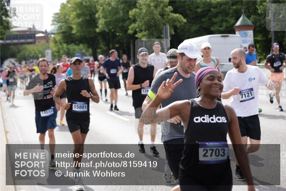 29.06.2025 - hella hamburg halbmarathon Jannik Wohlers http://msf.ph/oto/8159419 29.06.2025 10:18:21 Lombardsbrücke 1349, 1521, 2703, 2781, 2821, 3202, 3529, 3591, 3592, 4802, 5049, 5264, 5266, 5834, 5910, 6413, 7051, 7121, 7214, 7454, 8665, 8780, 9276, 9505, 9549, 10172, 10467, 10502, 10856, 11020, 12239, 12347, 12541, 12548, 12552, 12703, 12890, 14023, 14247, 14294, 14332, 14532, 14627, 14760, 14966, 14967, 15138, 15208, 15402, 15436, 15657, 15749, 15881, 16196, 16451, 17027, 17030, 17052, 17490, 17567, 18246, 18336, 18456 meine-sportfotos.de
