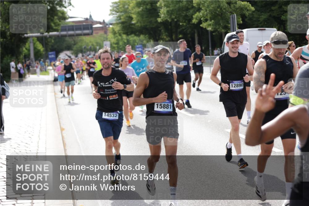 29.06.2025 - hella hamburg halbmarathon Jannik Wohlers http://msf.ph/oto/8159444 29.06.2025 10:18:22 Lombardsbrücke 1349, 1521, 2781, 2821, 3529, 3591, 3592, 4718, 4802, 5049, 5264, 5266, 5834, 5910, 6413, 7051, 7121, 7214, 8665, 8780, 9276, 9505, 9549, 10467, 10502, 10856, 11020, 12239, 12347, 12548, 12552, 12703, 12890, 14023, 14247, 14294, 14532, 14627, 14760, 14966, 14967, 15138, 15208, 15402, 15436, 15657, 15749, 15881, 16196, 17027, 17030, 17052, 17490, 17567, 18246, 18336, 18456, 19010 meine-sportfotos.de