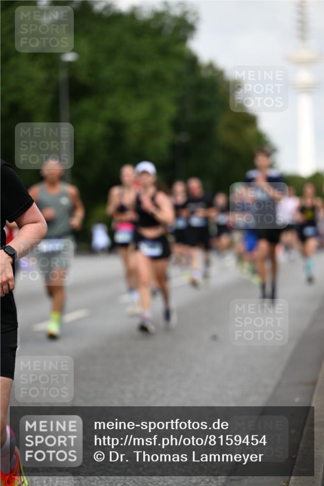 29.06.2025 - hella hamburg halbmarathon Dr. Thomas Lammeyer http://msf.ph/oto/8159454 29.06.2025 10:08:29 Kennedybrücke 1032, 1161, 1367, 1377, 1674, 2011, 2979, 3413, 3488, 4488, 4904, 5354, 5363, 5365, 5976, 6706, 6709, 10213, 10756, 10962 meine-sportfotos.de