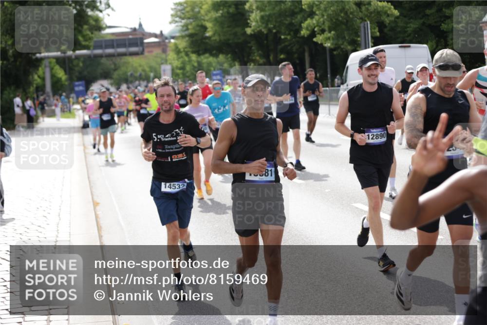 29.06.2025 - hella hamburg halbmarathon Jannik Wohlers http://msf.ph/oto/8159469 29.06.2025 10:18:22 Lombardsbrücke 1349, 1521, 2781, 2821, 3529, 3591, 3592, 4718, 4802, 5049, 5264, 5266, 5834, 5910, 6413, 7051, 7121, 7214, 8665, 8780, 9276, 9505, 9549, 10467, 10502, 10856, 11020, 12239, 12347, 12548, 12552, 12703, 12890, 14023, 14247, 14294, 14532, 14627, 14760, 14966, 14967, 15138, 15208, 15402, 15436, 15657, 15749, 15881, 16196, 17027, 17030, 17052, 17490, 17567, 18246, 18336, 18456, 19010 meine-sportfotos.de