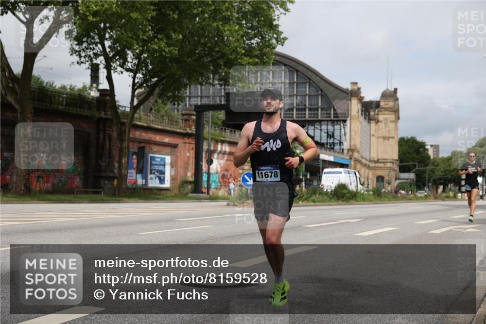 29.06.2025 - hella hamburg halbmarathon Yannick Fuchs http://msf.ph/oto/8159528 29.06.2025 10:19:48 20KM 1241, 2892, 5612, 7142, 7855, 11678, 13872, 14506, 16361, 17752, 18695, 18740 meine-sportfotos.de