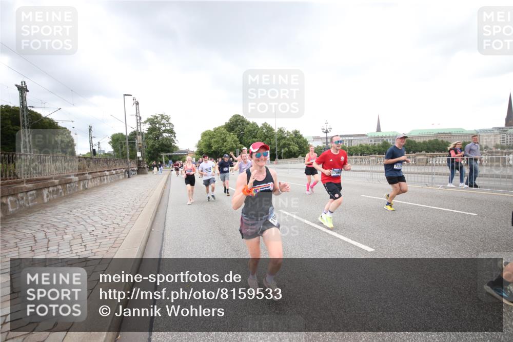29.06.2025 - hella hamburg halbmarathon Jannik Wohlers http://msf.ph/oto/8159533 29.06.2025 10:54:44 Lombardsbrücke 1013, 2090, 2452, 3274, 4039, 5392, 6395, 6396, 6839, 6944, 7219, 7238, 7766, 8403, 8519, 9596, 10109, 10458, 10686, 11737, 11788, 11908, 12147, 12148, 13098, 13548, 13979, 13980, 14515, 14651, 15160, 15581, 15782, 15843, 16057, 16432, 16433, 16664, 16665, 17090, 19199 meine-sportfotos.de