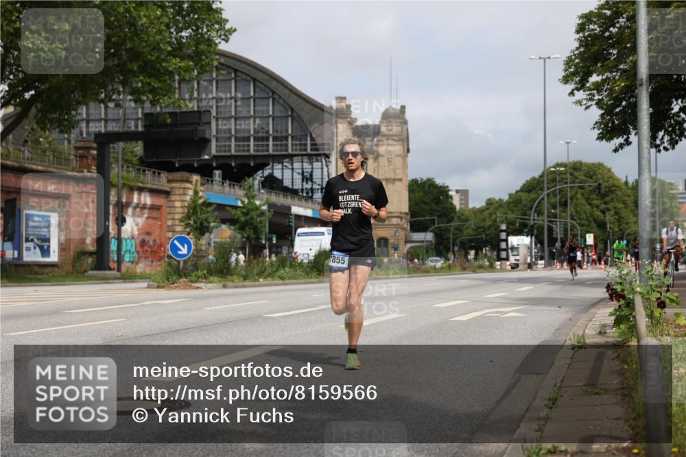 29.06.2025 - hella hamburg halbmarathon Yannick Fuchs http://msf.ph/oto/8159566 29.06.2025 10:19:51 20KM 1241, 2892, 5612, 7142, 7855, 11678, 13872, 14506, 16361, 17752, 18695, 18740 meine-sportfotos.de
