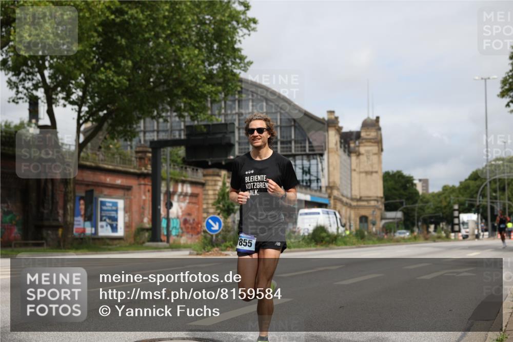 29.06.2025 - hella hamburg halbmarathon Yannick Fuchs http://msf.ph/oto/8159584 29.06.2025 10:19:51 20KM 1241, 2892, 5612, 7142, 7855, 11678, 13872, 14506, 16361, 17752, 18695, 18740 meine-sportfotos.de