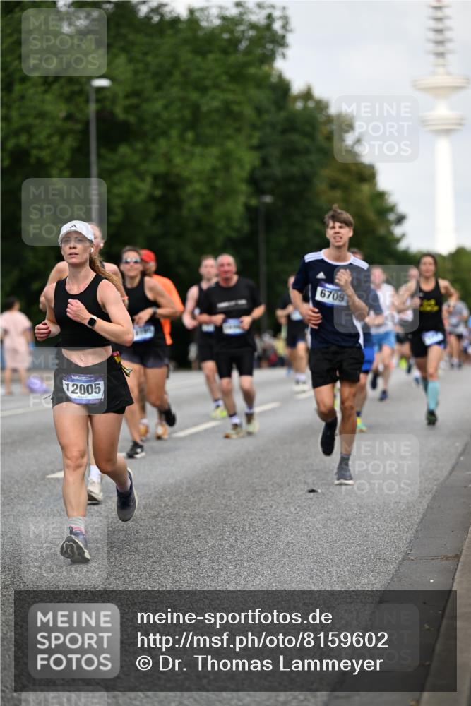 29.06.2025 - hella hamburg halbmarathon Dr. Thomas Lammeyer http://msf.ph/oto/8159602 29.06.2025 10:08:31 Kennedybrücke 1032, 1161, 1367, 1377, 1674, 2011, 3413, 3488, 4488, 4904, 5354, 5363, 5365, 5976, 6706, 6709, 10213, 10756, 10962 meine-sportfotos.de