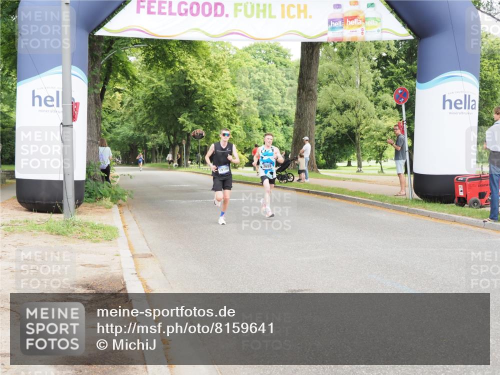 29.06.2025 - hella hamburg halbmarathon MichiJ http://msf.ph/oto/8159641 29.06.2025 10:10:10 Zwischen KM18-KM19  meine-sportfotos.de