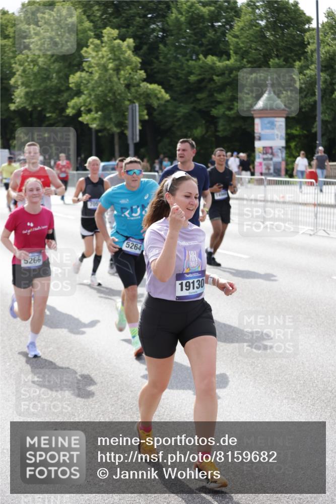29.06.2025 - hella hamburg halbmarathon Jannik Wohlers http://msf.ph/oto/8159682 29.06.2025 10:18:25 Lombardsbrücke 1349, 1521, 2781, 2821, 3026, 3529, 3591, 3592, 3631, 4718, 4802, 4845, 5049, 5264, 5266, 5834, 5910, 6413, 7051, 7121, 7214, 7252, 8665, 8780, 9270, 9272, 9276, 9549, 10037, 10467, 10502, 10816, 10856, 11020, 12239, 12347, 12890, 13464, 14247, 14294, 14532, 14627, 14760, 14966, 14967, 15138, 15208, 15402, 15657, 15749, 15881, 16196, 17027, 17030, 17052, 17386, 17490, 17548, 17567, 17571, 18002, 18217, 18246, 18336, 18456, 18519, 19010 meine-sportfotos.de