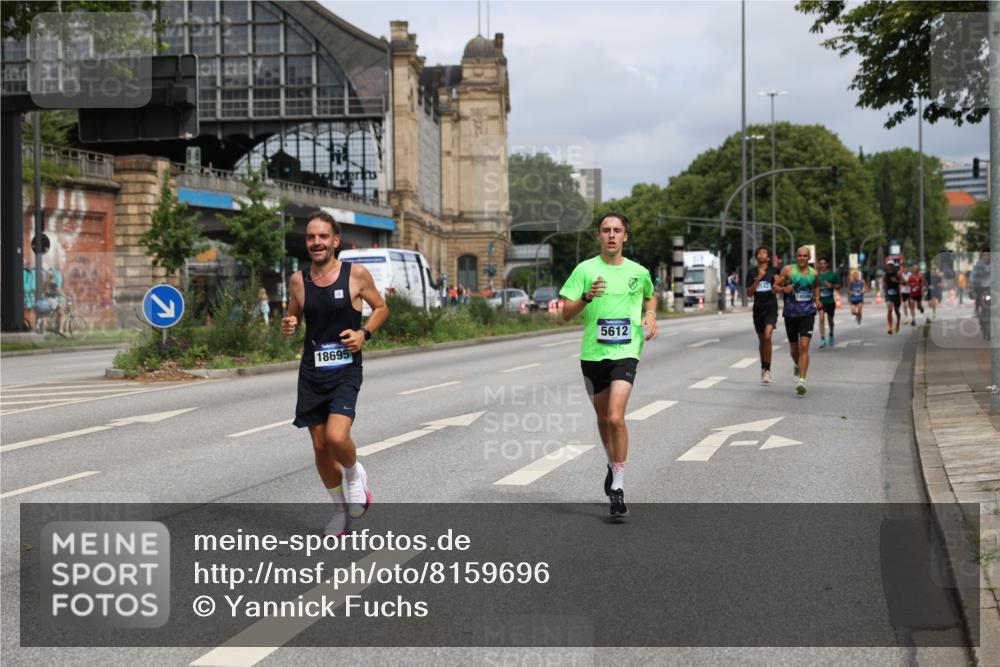 29.06.2025 - hella hamburg halbmarathon Yannick Fuchs http://msf.ph/oto/8159696 29.06.2025 10:19:59 20KM 1241, 2892, 5612, 7142, 13872, 14506, 16361, 17752, 18695, 18740 meine-sportfotos.de
