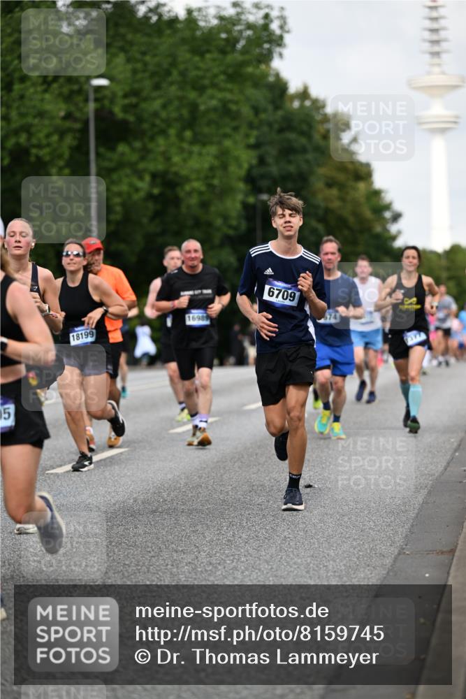 29.06.2025 - hella hamburg halbmarathon Dr. Thomas Lammeyer http://msf.ph/oto/8159745 29.06.2025 10:08:32 Kennedybrücke 1032, 1161, 1367, 1377, 1674, 2011, 3413, 3488, 4488, 4904, 5354, 5363, 5365, 5976, 6706, 6709, 8217, 10213, 10756, 10962 meine-sportfotos.de