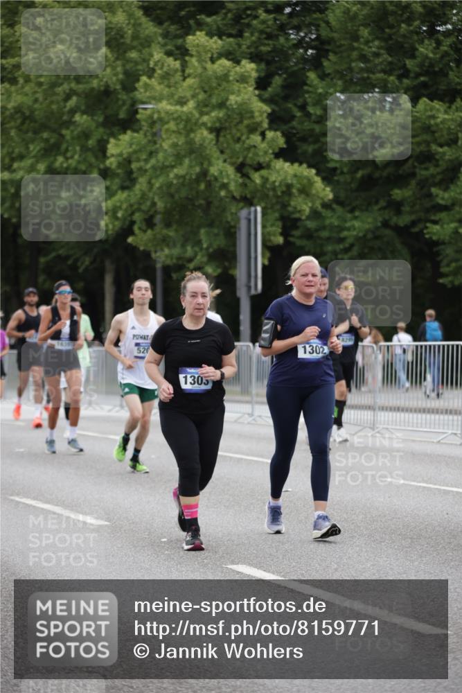 29.06.2025 - hella hamburg halbmarathon Jannik Wohlers http://msf.ph/oto/8159771 29.06.2025 11:02:18 Lombardsbrücke 1302, 1303, 1797, 3092, 3350, 4064, 4416, 4420, 4421, 4437, 4459, 4660, 4714, 5068, 5209, 5773, 5823, 5824, 5827, 6234, 6424, 6500, 6672, 7671, 8241, 8666, 9257, 9493, 9773, 9846, 10410, 10411, 10837, 11095, 11439, 11824, 12132, 12344, 14431, 14509, 14949, 15970, 16366, 16396, 16397, 16406, 16652, 17204, 18020, 18227, 18257, 18295, 18446, 18964, 18969 meine-sportfotos.de