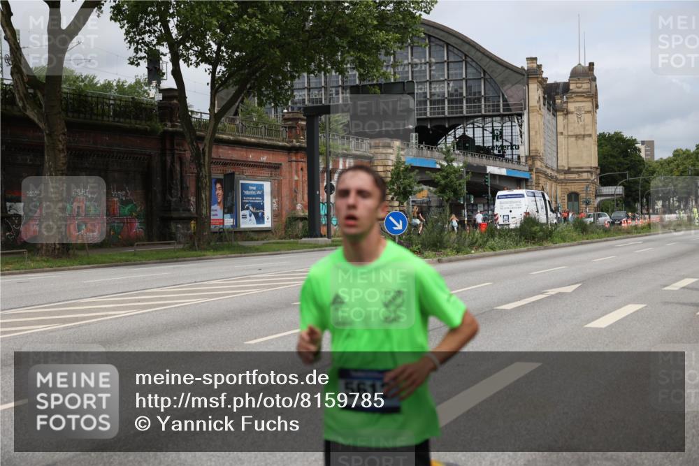 29.06.2025 - hella hamburg halbmarathon Yannick Fuchs http://msf.ph/oto/8159785 29.06.2025 10:20:01 20KM 1241, 2892, 5612, 7142, 13872, 14113, 14506, 16361, 17752, 18695, 18740 meine-sportfotos.de