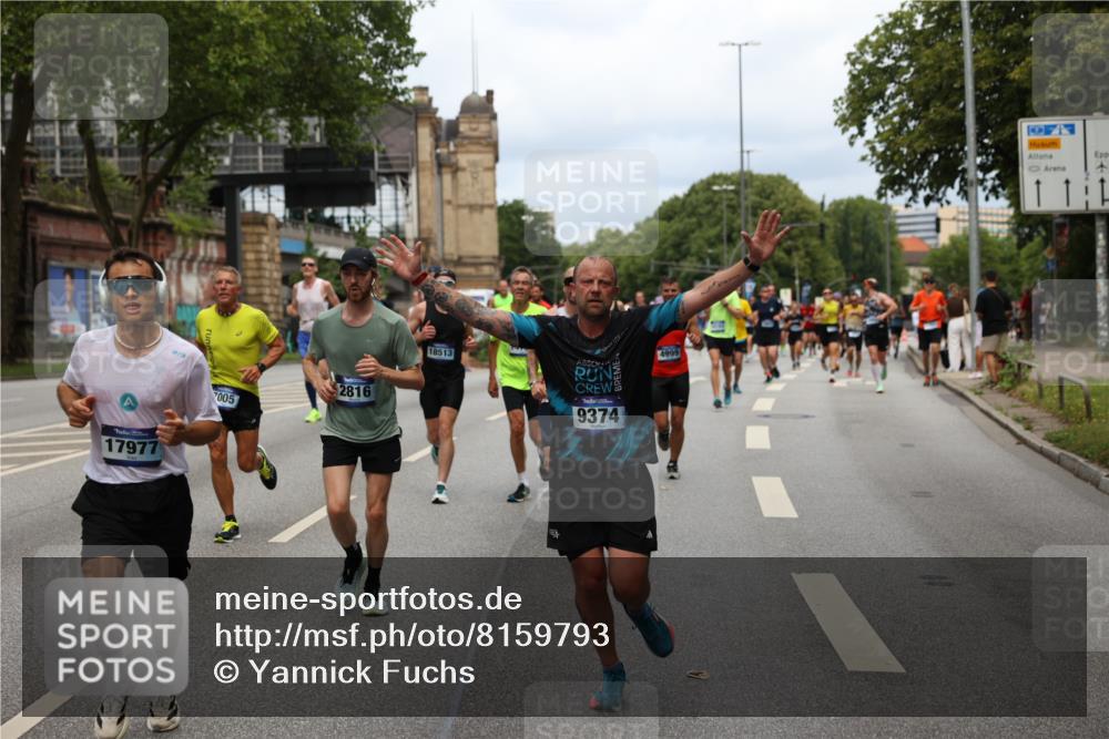 29.06.2025 - hella hamburg halbmarathon Yannick Fuchs http://msf.ph/oto/8159793 29.06.2025 10:38:44 20KM 1057, 1220, 1391, 1415, 1468, 1782, 1902, 1941, 2365, 2402, 2415, 2816, 3004, 3021, 3305, 3907, 4310, 4991, 4999, 5231, 5275, 5476, 5624, 5884, 6490, 6903, 7005, 7191, 7322, 8722, 9159, 9374, 9444, 9633, 10193, 10596, 10930, 11469, 12159, 12554, 12711, 12966, 13123, 14351, 14667, 14798, 14816, 15185, 15225, 15233, 15280, 15862, 16316, 16506, 16893, 17097, 17251, 17729, 17748, 18560, 18806, 19207 meine-sportfotos.de