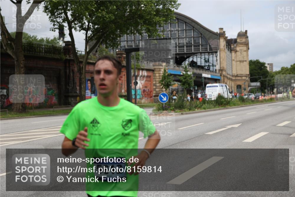 29.06.2025 - hella hamburg halbmarathon Yannick Fuchs http://msf.ph/oto/8159814 29.06.2025 10:20:01 20KM 1241, 2892, 5612, 7142, 13872, 14113, 14506, 16361, 17752, 18695, 18740 meine-sportfotos.de