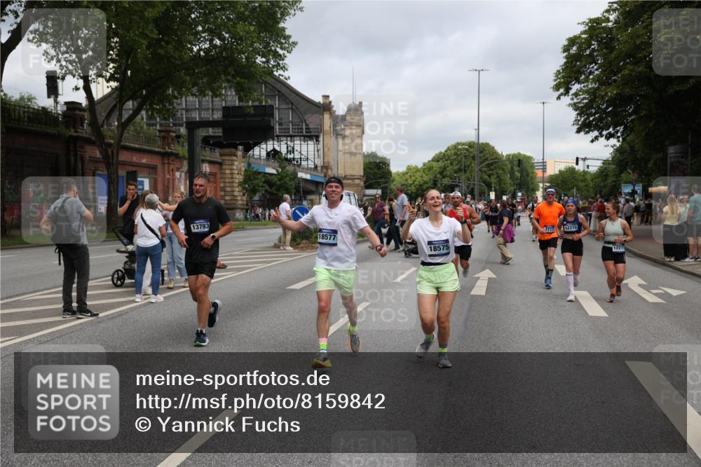 29.06.2025 - hella hamburg halbmarathon Yannick Fuchs http://msf.ph/oto/8159842 29.06.2025 10:59:08 20KM 1186, 1702, 1733, 1863, 2136, 2979, 3328, 3663, 3746, 4307, 4945, 4985, 5354, 5365, 6174, 6489, 6590, 6907, 6908, 7717, 8917, 9526, 10962, 11027, 11784, 11917, 12177, 12211, 12212, 12473, 13210, 13221, 13793, 13932, 14022, 14465, 15915, 16367, 17140, 17441, 17550, 17763, 18196, 18324, 18575, 18577, 18732, 18754, 18768, 18796 meine-sportfotos.de