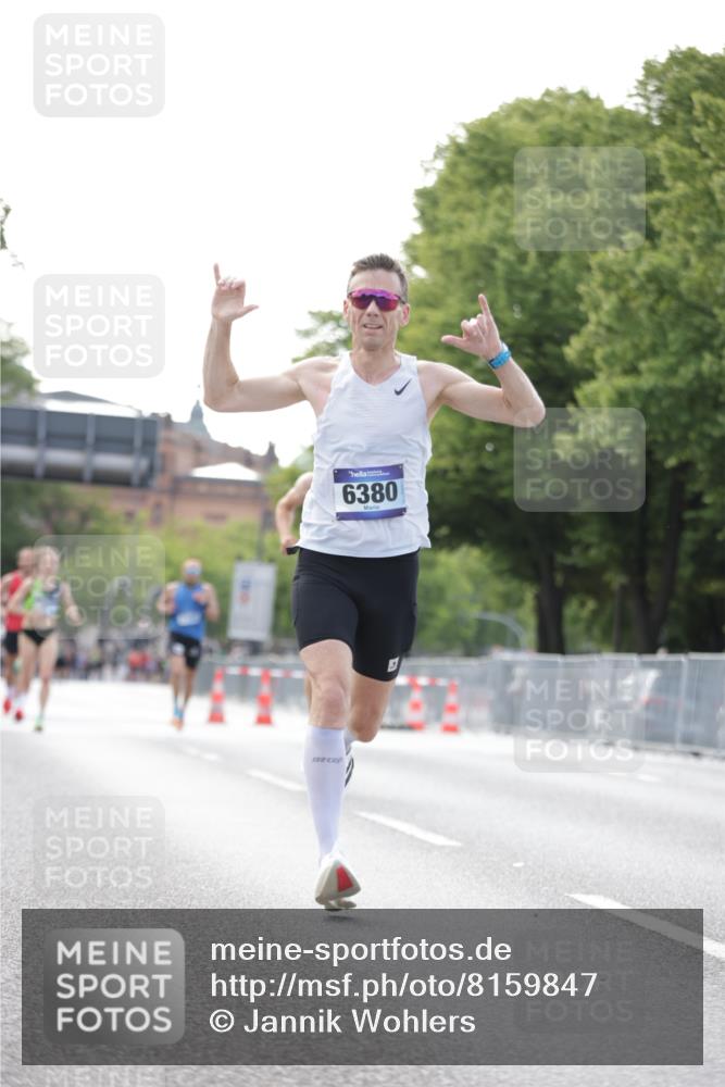 29.06.2025 - hella hamburg halbmarathon Jannik Wohlers http://msf.ph/oto/8159847 29.06.2025 09:39:26 Lombardsbrücke 51, 6380, 11342, 11678, 14933, 17402, 19108 meine-sportfotos.de