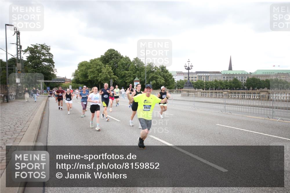29.06.2025 - hella hamburg halbmarathon Jannik Wohlers http://msf.ph/oto/8159852 29.06.2025 10:54:47 Lombardsbrücke 1013, 2090, 2452, 3157, 3274, 3577, 4039, 4628, 5040, 6395, 6396, 6944, 7219, 7238, 7766, 8403, 8519, 10109, 10458, 10686, 11737, 11788, 11908, 12147, 12148, 13098, 13230, 13548, 14515, 14651, 15152, 15160, 15581, 15782, 15843, 16057, 16432, 16433, 16664, 16665, 17090, 19199 meine-sportfotos.de