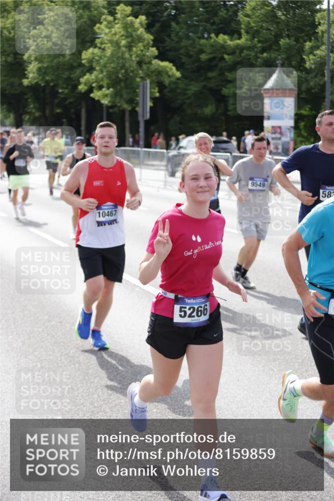 29.06.2025 - hella hamburg halbmarathon Jannik Wohlers http://msf.ph/oto/8159859 29.06.2025 10:18:26 Lombardsbrücke 1349, 1521, 2096, 2781, 2821, 3026, 3591, 3592, 3631, 4718, 4802, 4845, 5049, 5264, 5266, 5834, 5910, 6413, 7051, 7121, 7214, 7252, 8665, 8780, 9270, 9272, 9276, 9549, 10037, 10467, 10502, 10816, 10856, 11020, 12239, 12347, 12890, 13204, 13464, 14247, 14294, 14532, 14627, 14760, 14966, 14967, 15138, 15402, 15657, 15881, 16196, 17027, 17030, 17052, 17386, 17490, 17548, 17567, 17571, 18002, 18217, 18246, 18336, 18456, 18519, 19010 meine-sportfotos.de