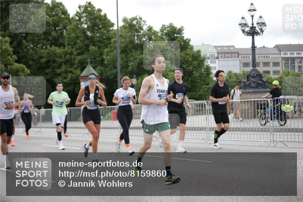 29.06.2025 - hella hamburg halbmarathon Jannik Wohlers http://msf.ph/oto/8159860 29.06.2025 11:02:23 Lombardsbrücke 1302, 1303, 1797, 3092, 3350, 3970, 4437, 4459, 4660, 4714, 5068, 5209, 5823, 5824, 5827, 6234, 6424, 6500, 6672, 6925, 7671, 8241, 8666, 8868, 8869, 9257, 9493, 9773, 9801, 9846, 10410, 10411, 11439, 12132, 12344, 14509, 14949, 16366, 16396, 16397, 16406, 16429, 16652, 17204, 17924, 18295 meine-sportfotos.de