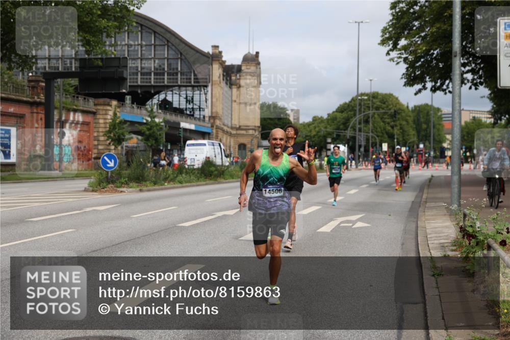 29.06.2025 - hella hamburg halbmarathon Yannick Fuchs http://msf.ph/oto/8159863 29.06.2025 10:20:03 20KM 1241, 2892, 5612, 7142, 13872, 14113, 14506, 16361, 16484, 17752, 18695, 18740 meine-sportfotos.de