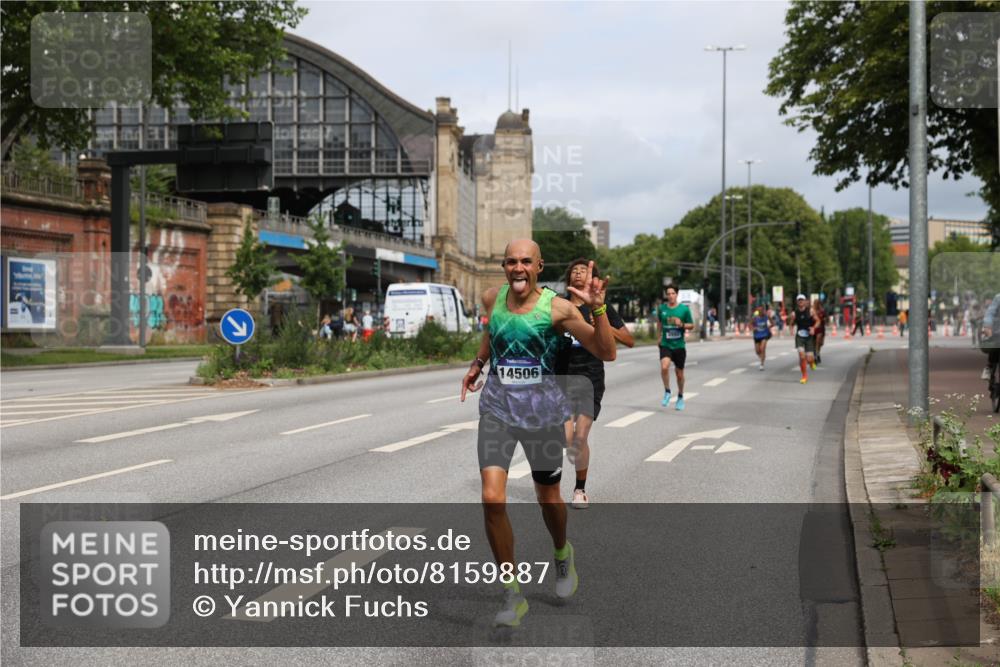 29.06.2025 - hella hamburg halbmarathon Yannick Fuchs http://msf.ph/oto/8159887 29.06.2025 10:20:03 20KM 1241, 2892, 5612, 7142, 13872, 14113, 14506, 16361, 16484, 17752, 18695, 18740 meine-sportfotos.de