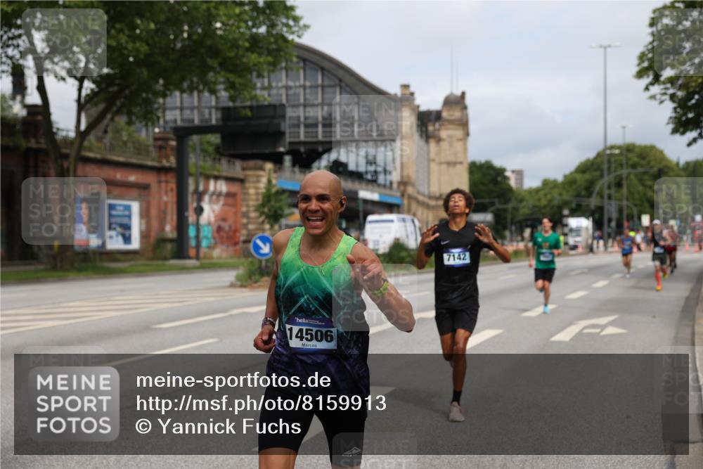 29.06.2025 - hella hamburg halbmarathon Yannick Fuchs http://msf.ph/oto/8159913 29.06.2025 10:20:03 20KM 1241, 2892, 5612, 7142, 13872, 14113, 14506, 16361, 16484, 17752, 18695, 18740 meine-sportfotos.de
