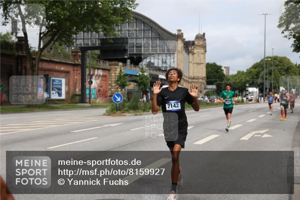 29.06.2025 - hella hamburg halbmarathon Yannick Fuchs http://msf.ph/oto/8159927 29.06.2025 10:20:04 20KM 1241, 2892, 5612, 7142, 13872, 14113, 14506, 16361, 16484, 17752, 18695, 18740 meine-sportfotos.de
