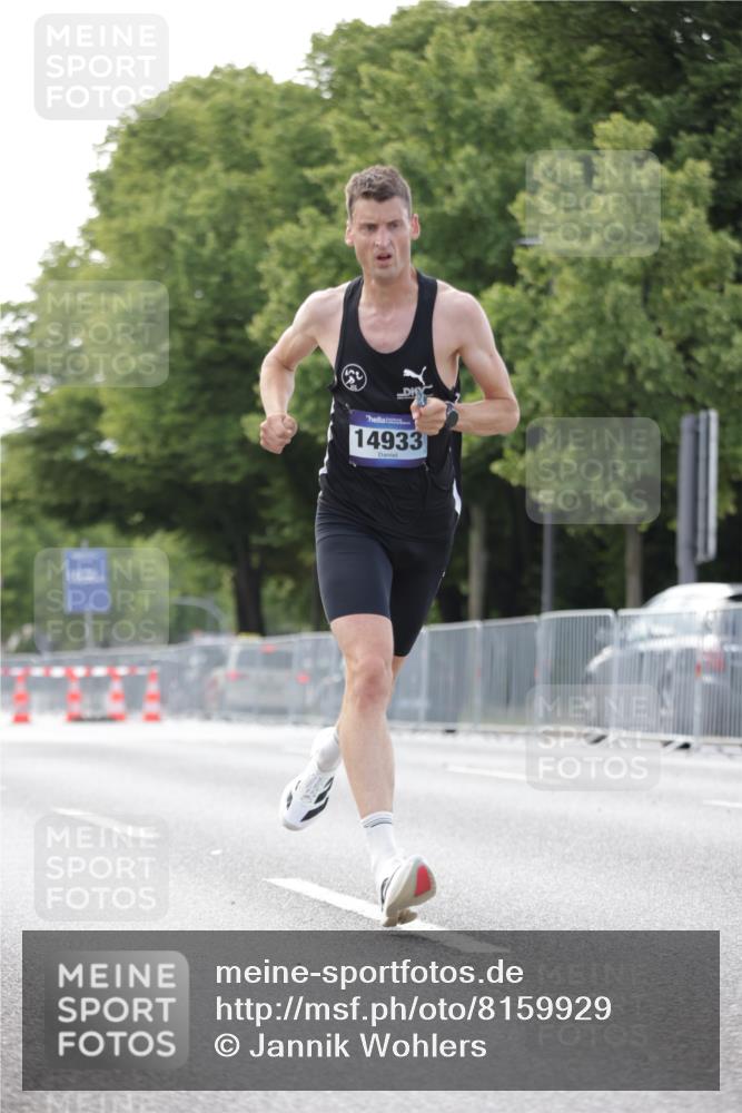 29.06.2025 - hella hamburg halbmarathon Jannik Wohlers http://msf.ph/oto/8159929 29.06.2025 09:39:28 Lombardsbrücke 51, 53, 6380, 11342, 11678, 14933, 17402, 19108 meine-sportfotos.de