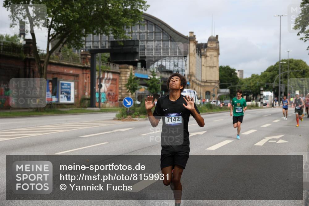 29.06.2025 - hella hamburg halbmarathon Yannick Fuchs http://msf.ph/oto/8159931 29.06.2025 10:20:04 20KM 1241, 2892, 5612, 7142, 13872, 14113, 14506, 16361, 16484, 17752, 18695, 18740 meine-sportfotos.de