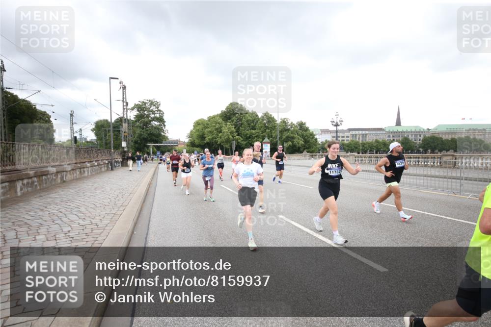 29.06.2025 - hella hamburg halbmarathon Jannik Wohlers http://msf.ph/oto/8159937 29.06.2025 10:54:48 Lombardsbrücke 1013, 2090, 2452, 3157, 3274, 3577, 4039, 4628, 5040, 6395, 6396, 6944, 7219, 7238, 7766, 8403, 8519, 10458, 10686, 11737, 11788, 11908, 12147, 12148, 13098, 13230, 13548, 14515, 14651, 15152, 15160, 15581, 15782, 15843, 16057, 16432, 16433, 16533, 16664, 16665, 17090, 19199 meine-sportfotos.de