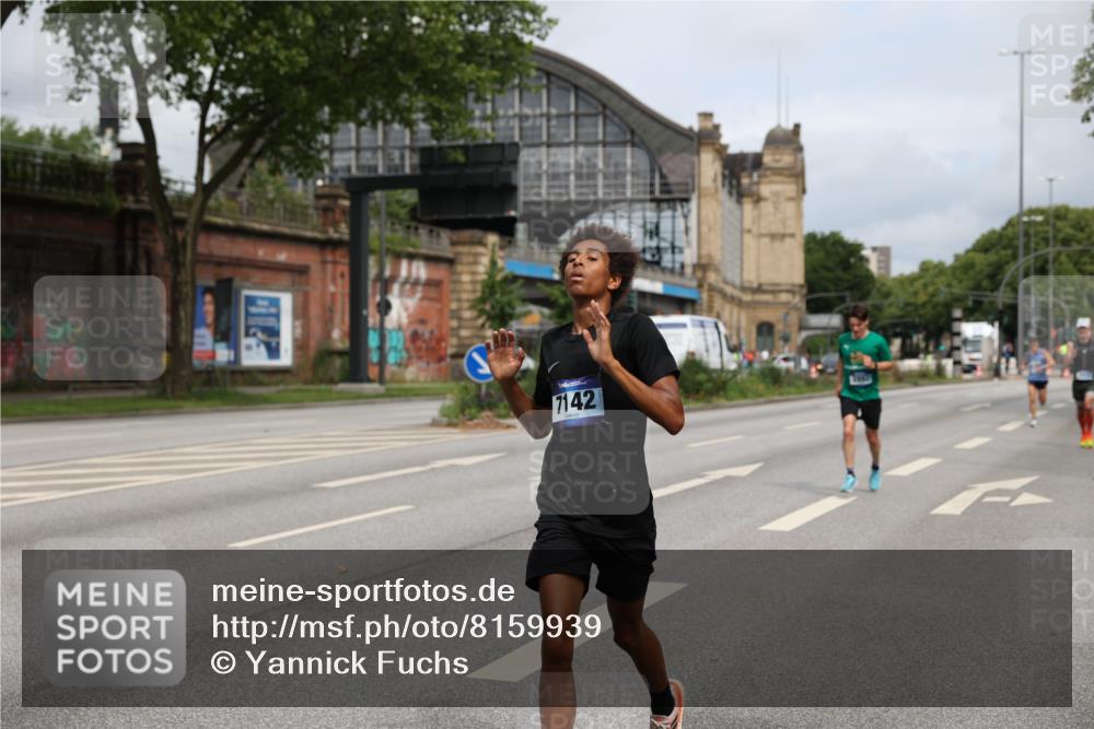 29.06.2025 - hella hamburg halbmarathon Yannick Fuchs http://msf.ph/oto/8159939 29.06.2025 10:20:04 20KM 1241, 2892, 5612, 7142, 13872, 14113, 14506, 16361, 16484, 17752, 18695, 18740 meine-sportfotos.de