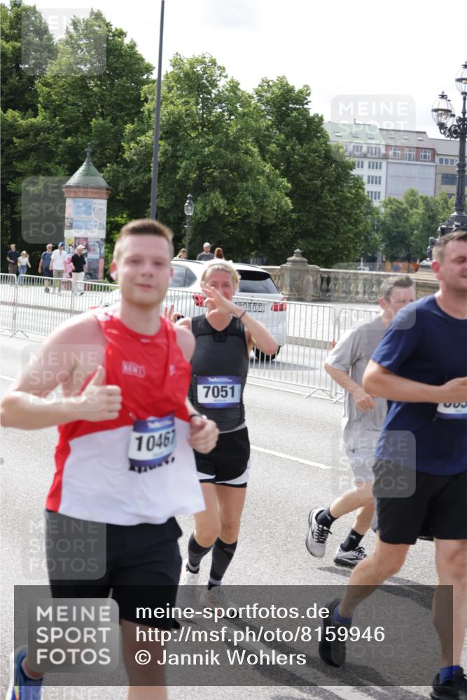 29.06.2025 - hella hamburg halbmarathon Jannik Wohlers http://msf.ph/oto/8159946 29.06.2025 10:18:27 Lombardsbrücke 1349, 1521, 2096, 2781, 2821, 3026, 3591, 3592, 3631, 4718, 4802, 4845, 5049, 5264, 5266, 5834, 5910, 6413, 7051, 7121, 7214, 7252, 8665, 8780, 9270, 9272, 9276, 9549, 10037, 10467, 10816, 10856, 11020, 12239, 12347, 12890, 13204, 13464, 14247, 14294, 14532, 14760, 14966, 14967, 15138, 15402, 15657, 15881, 16196, 17027, 17030, 17052, 17386, 17490, 17548, 17567, 17571, 18002, 18217, 18246, 18336, 18456, 18519, 18568, 19010 meine-sportfotos.de