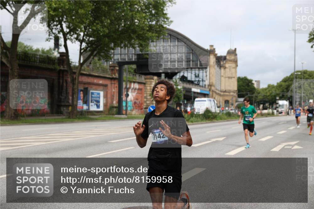 29.06.2025 - hella hamburg halbmarathon Yannick Fuchs http://msf.ph/oto/8159958 29.06.2025 10:20:05 20KM 1241, 2892, 5612, 7142, 13872, 14113, 14506, 16361, 16484, 17752, 18695, 18740 meine-sportfotos.de