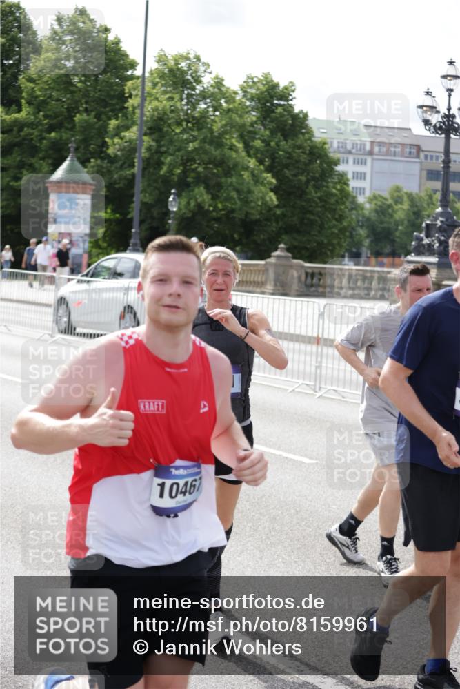 29.06.2025 - hella hamburg halbmarathon Jannik Wohlers http://msf.ph/oto/8159961 29.06.2025 10:18:27 Lombardsbrücke 1349, 1521, 2096, 2781, 2821, 3026, 3591, 3592, 3631, 4718, 4802, 4845, 5049, 5264, 5266, 5834, 5910, 6413, 7051, 7121, 7214, 7252, 8665, 8780, 9270, 9272, 9276, 9549, 10037, 10467, 10816, 10856, 11020, 12239, 12347, 12890, 13204, 13464, 14247, 14294, 14532, 14760, 14966, 14967, 15138, 15402, 15657, 15881, 16196, 17027, 17030, 17052, 17386, 17490, 17548, 17567, 17571, 18002, 18217, 18246, 18336, 18456, 18519, 18568, 19010 meine-sportfotos.de